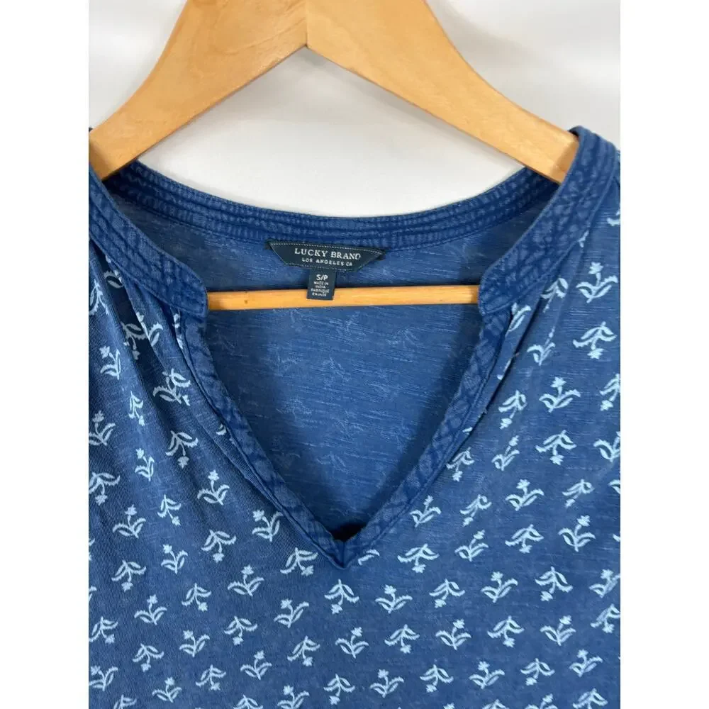 Lucky Brand Blue Short Sleeve V Neck Patterned Tshirt Size Small
